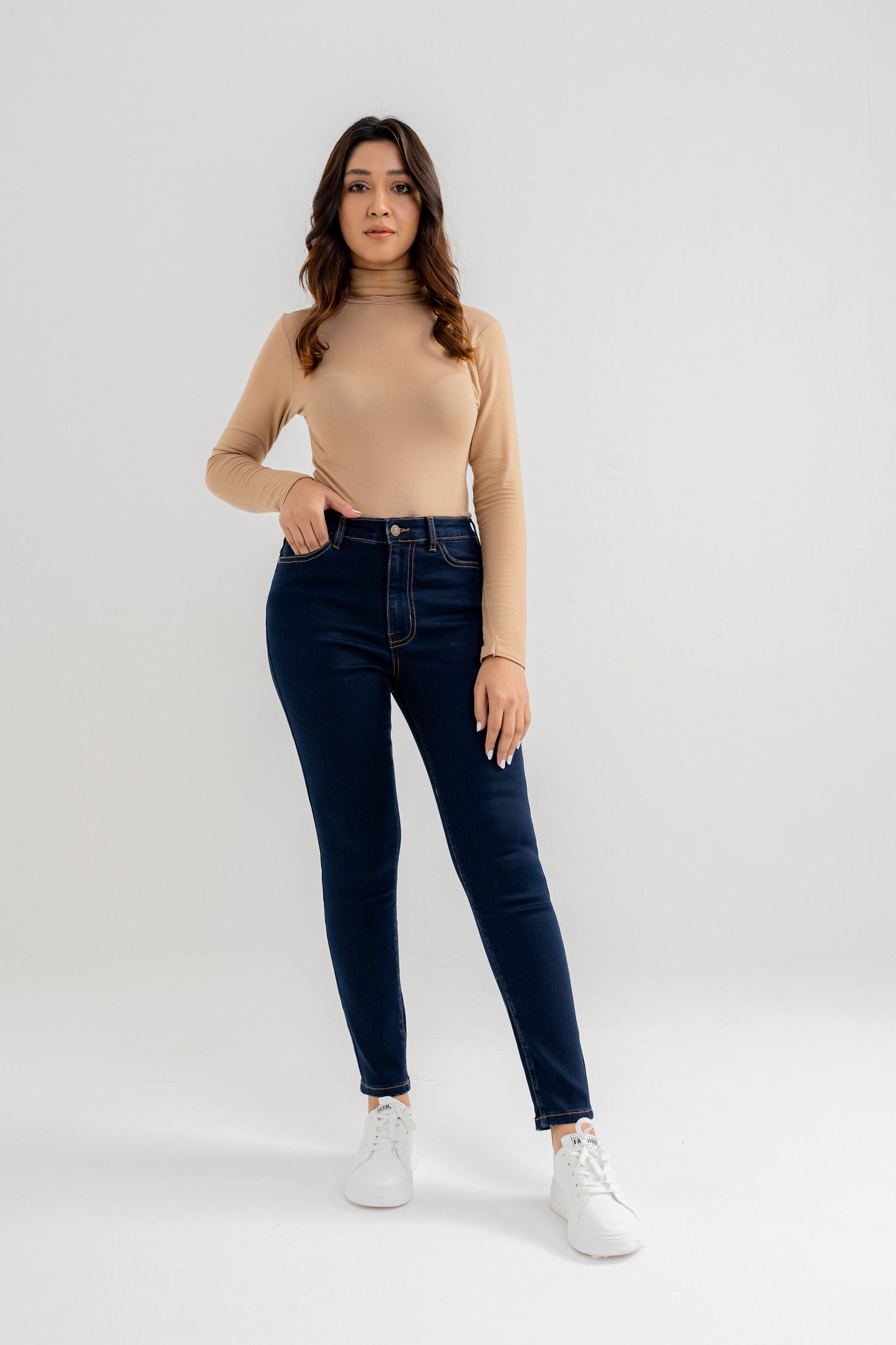 Amyra Basic Fit Jeans