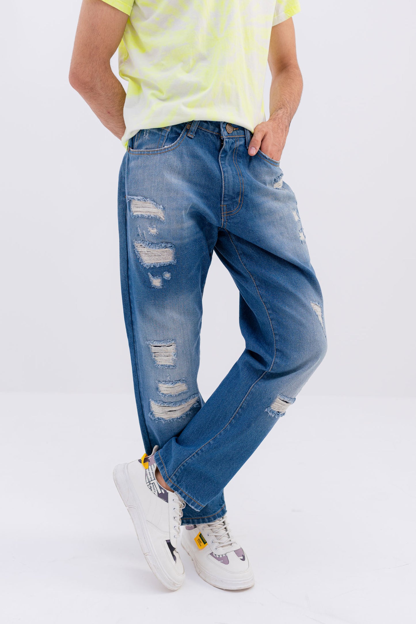 Distressed Straight Fit Jeans