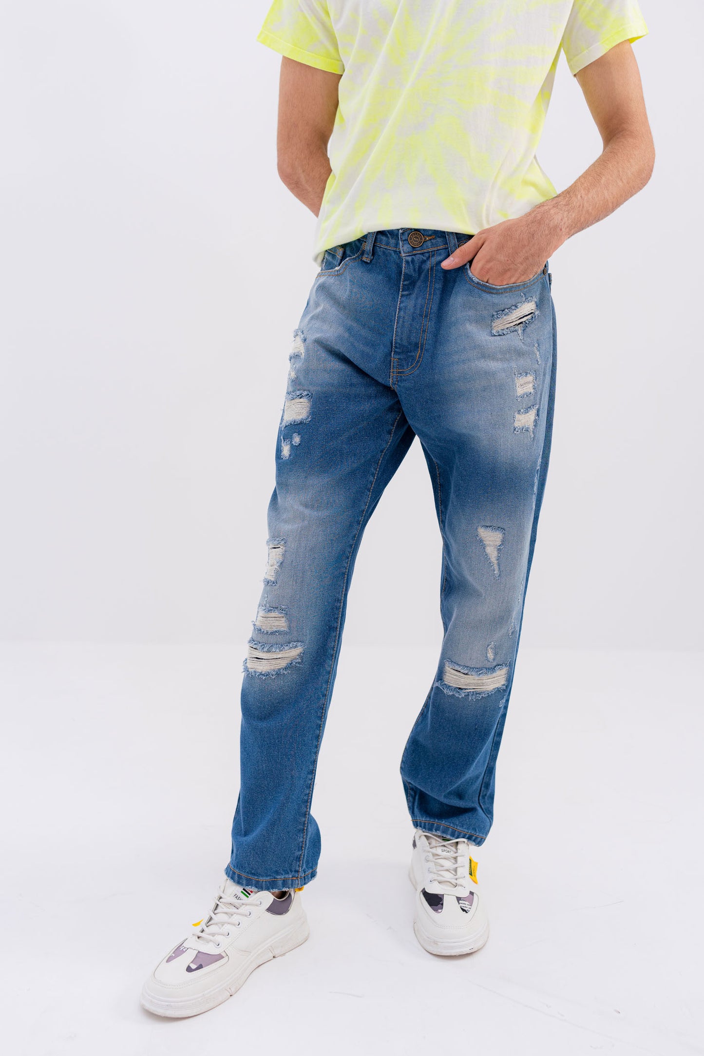 Distressed Straight Fit Jeans