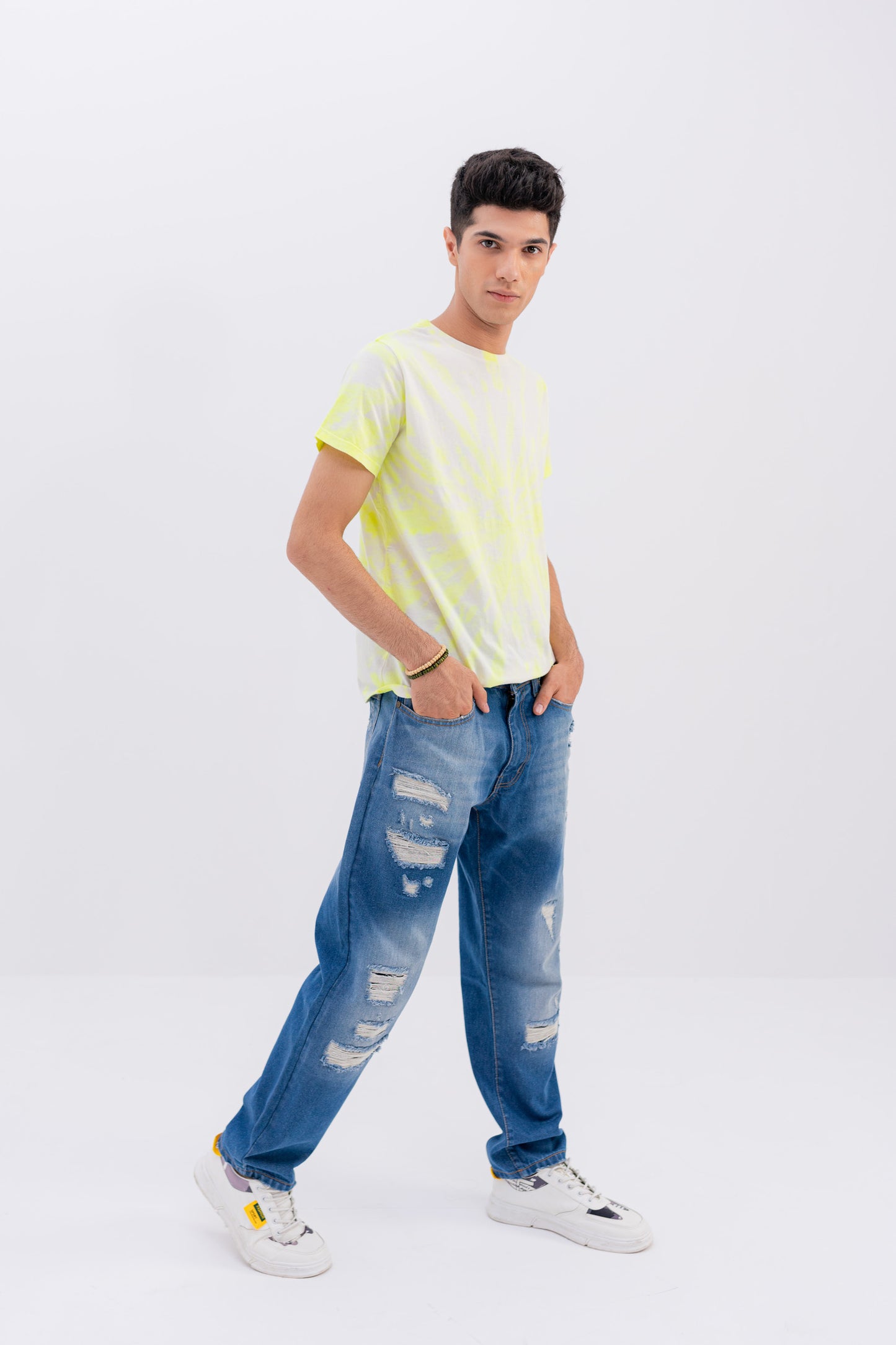 Distressed Straight Fit Jeans