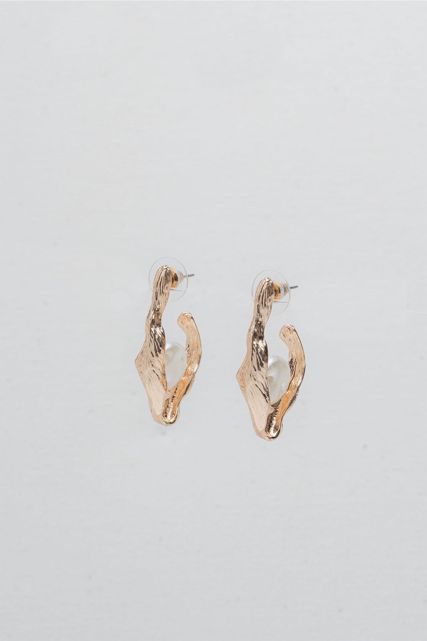 Gold Hammered Oval Hoop with Pearl Detail