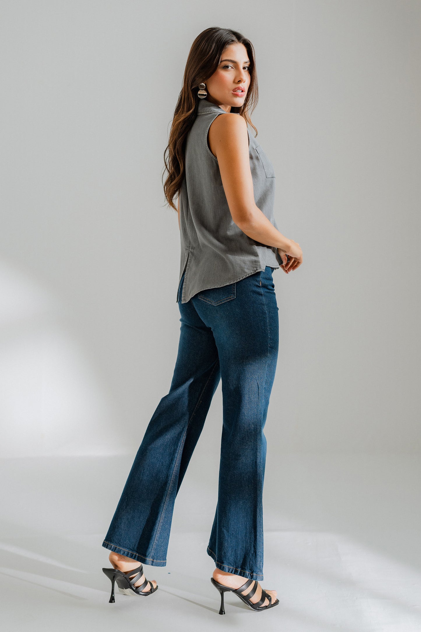 Sleeveless Button-down Chambray Shirt - Hustle N Holla