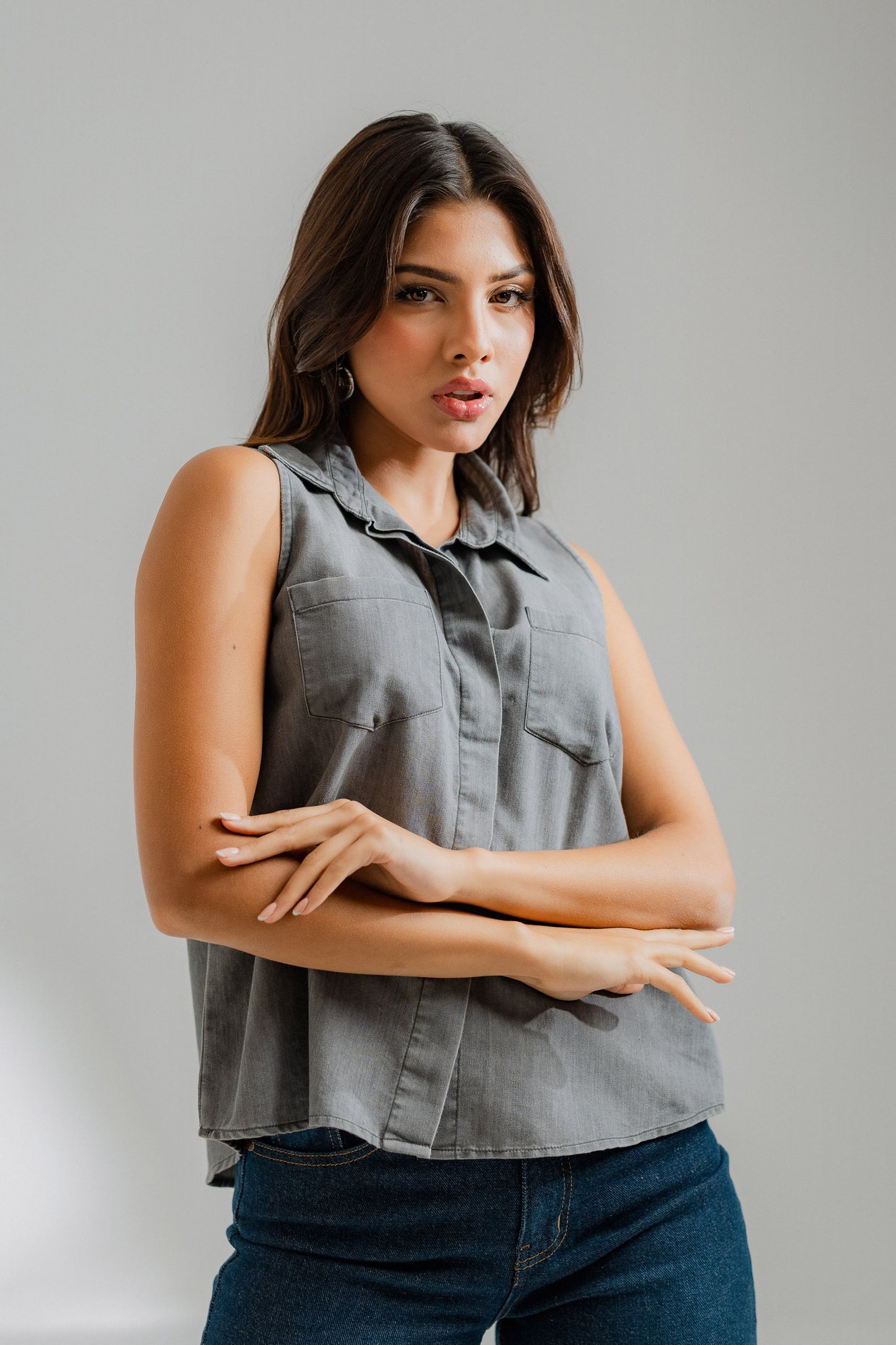 Sleeveless Button-down Chambray Shirt - Hustle N Holla