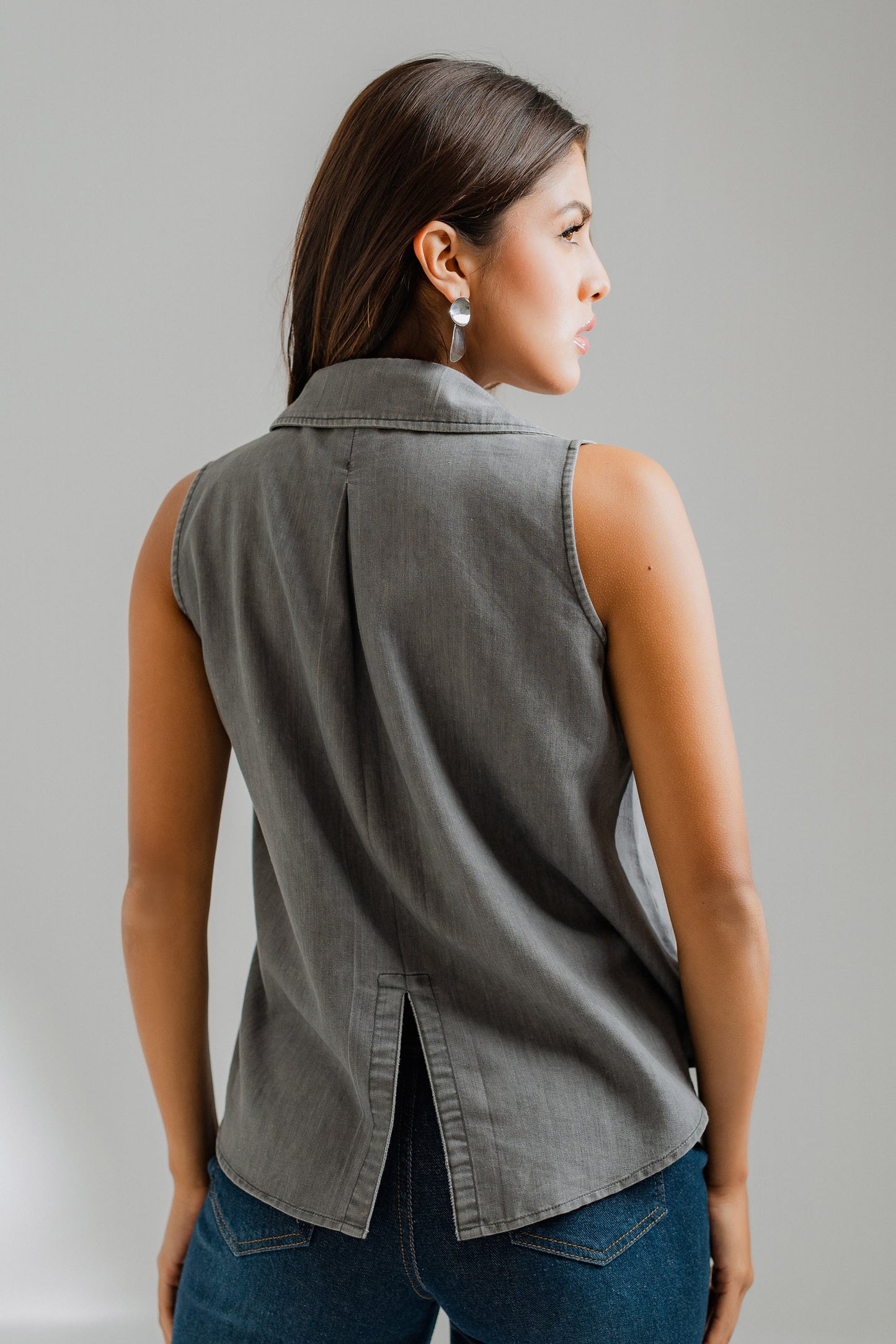 Sleeveless Button-down Chambray Shirt - Hustle N Holla