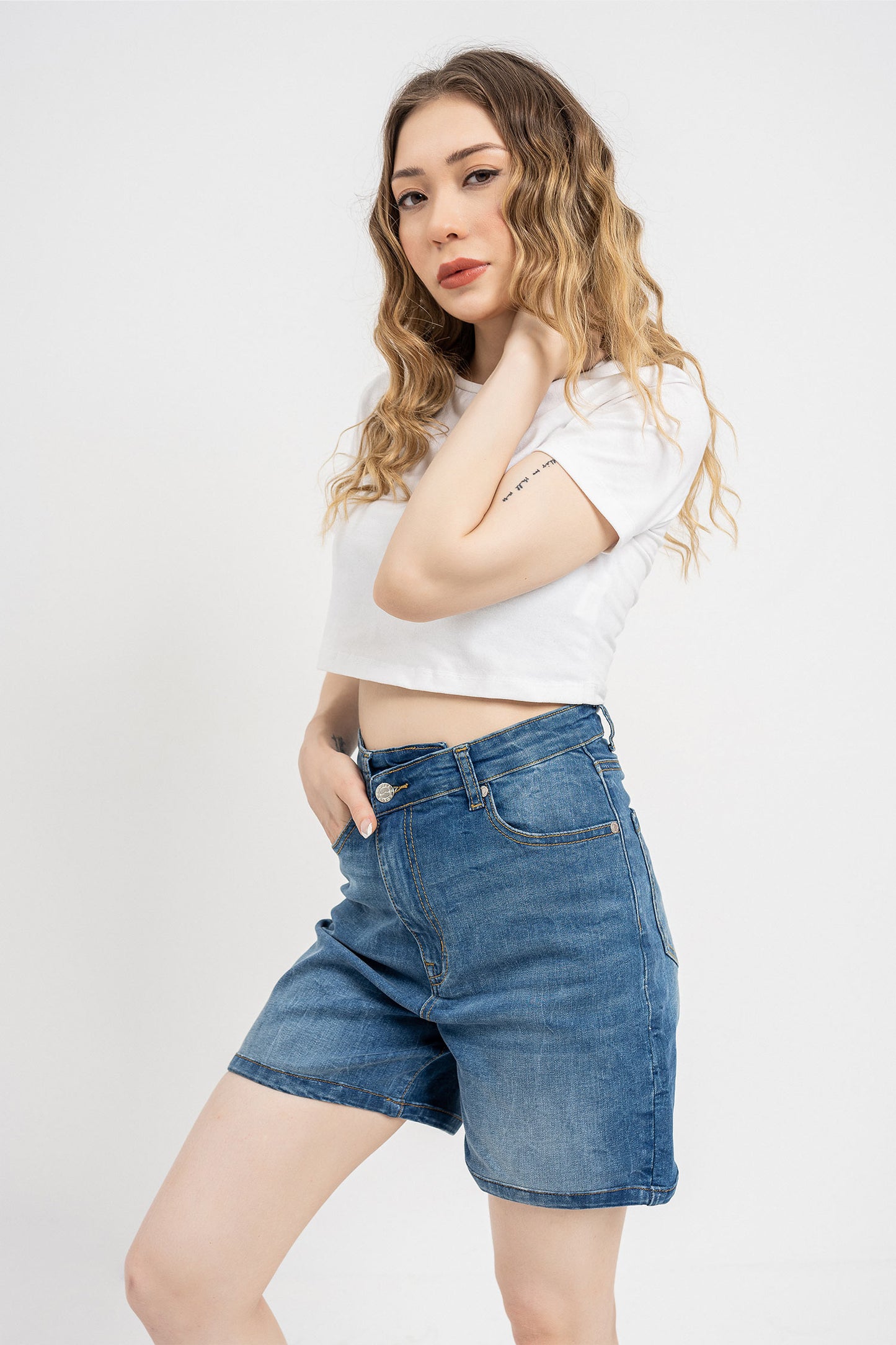 High waisted Slim-Fit Denim Shorts