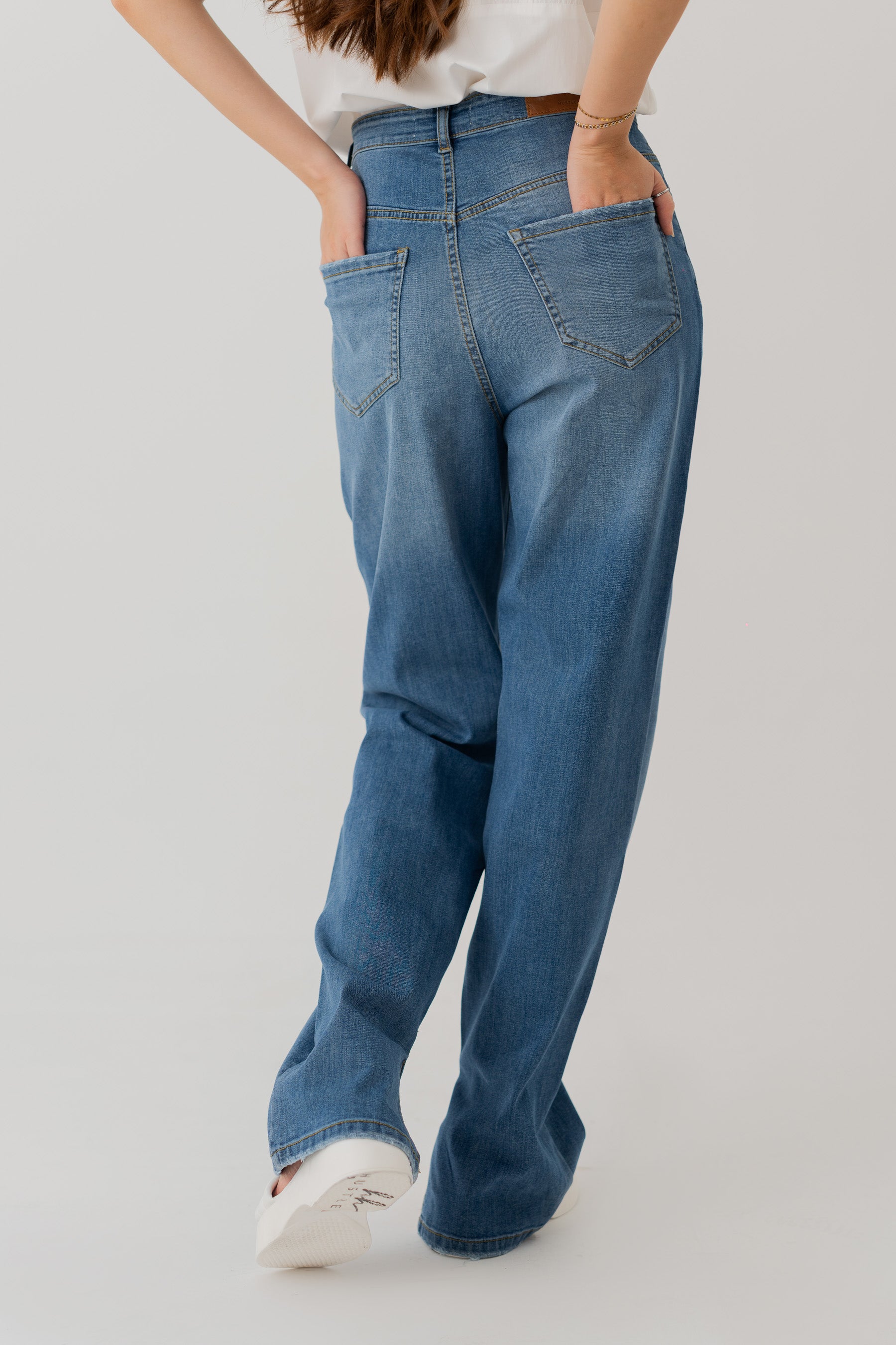 Mid Wash Straight Jeans With Side Vents - Hustle N Holla
