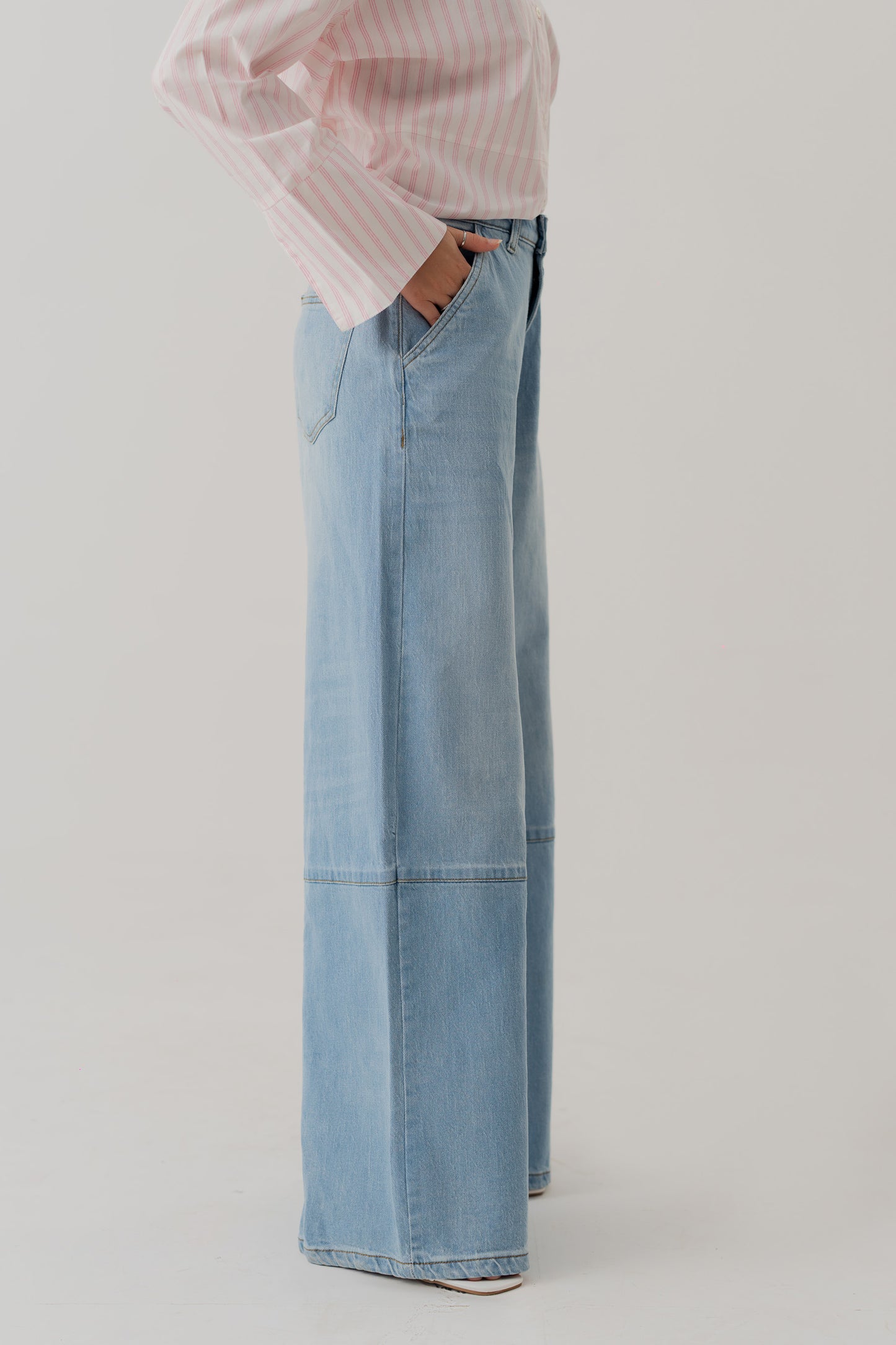 LIGHT WASH WIDE LEG DENIM JEANS - Hustle N Holla