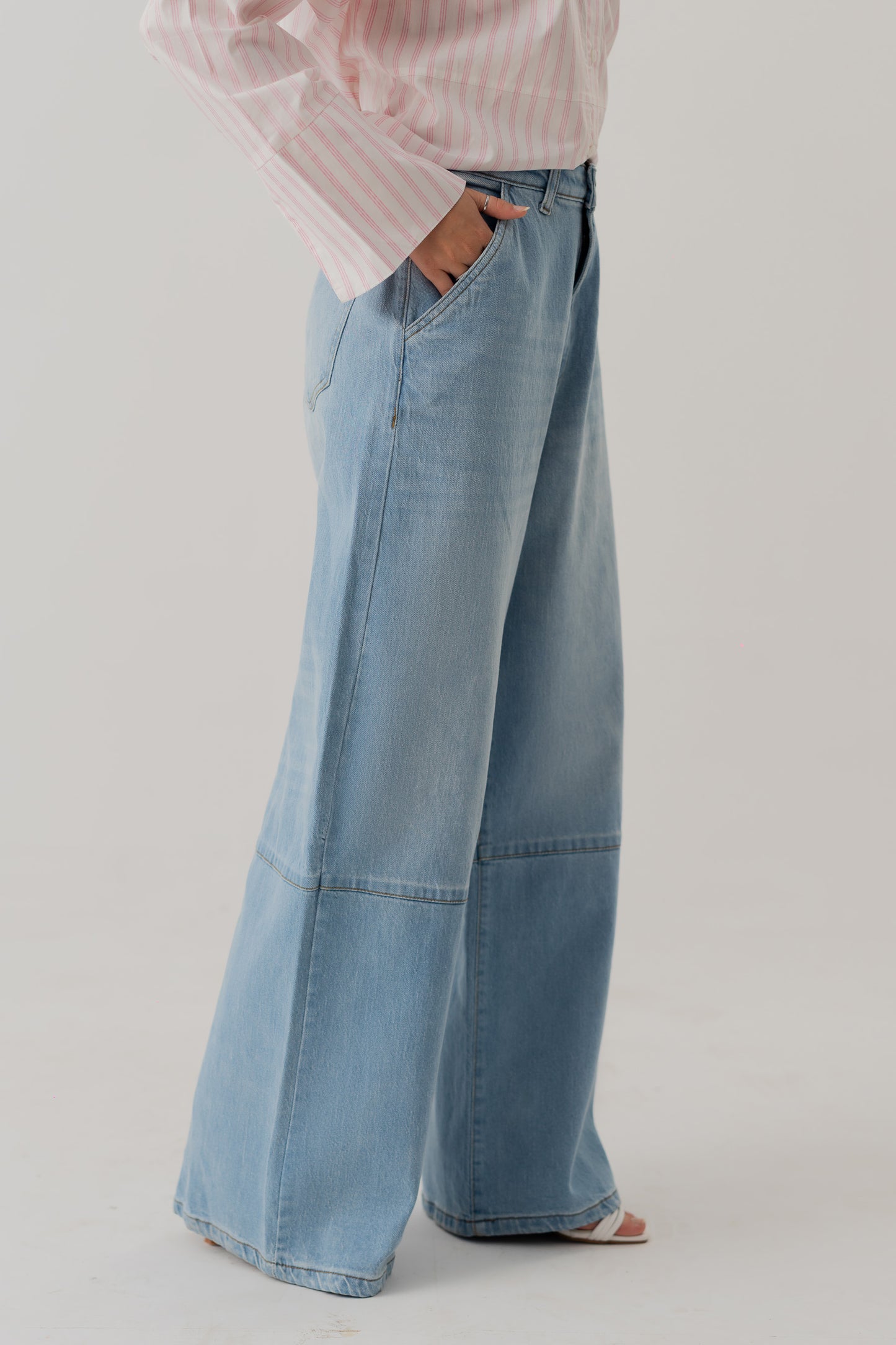 LIGHT WASH WIDE LEG DENIM JEANS - Hustle N Holla