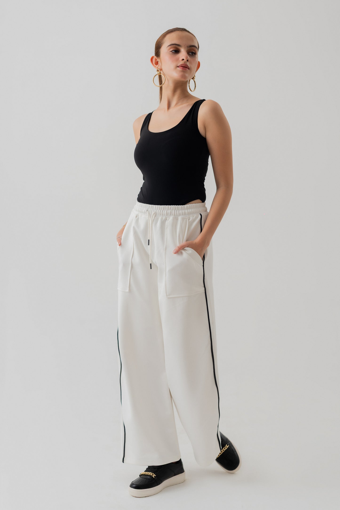 White Knitted Minor Fault Wide Leg Pants With Contrasting Piping - Hustle N Holla