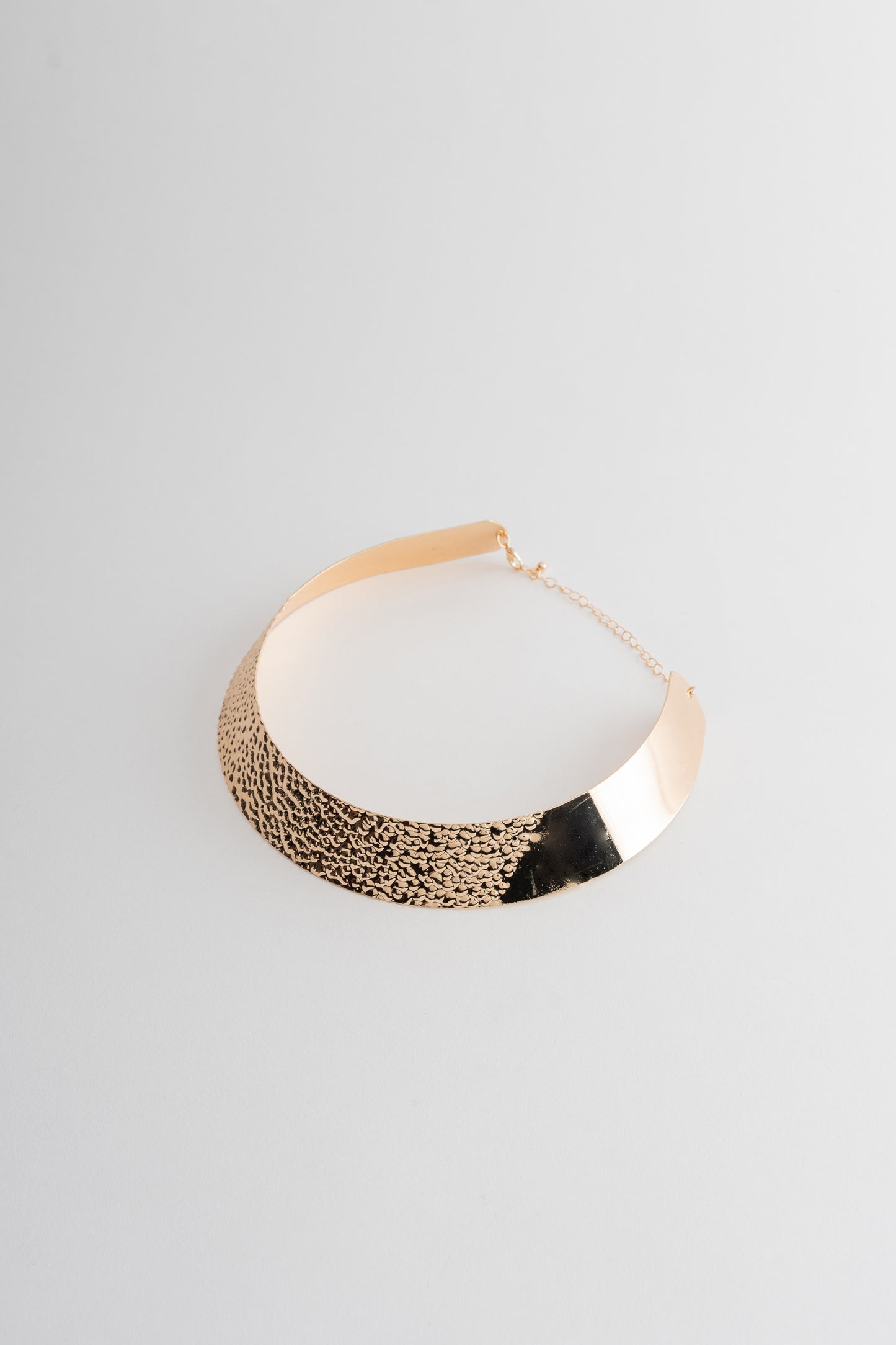 Thea Choker