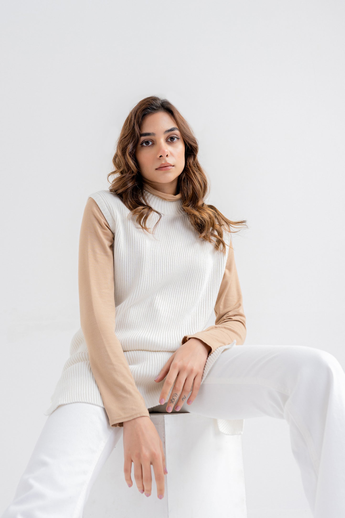 Sleeveless White Long Sweater