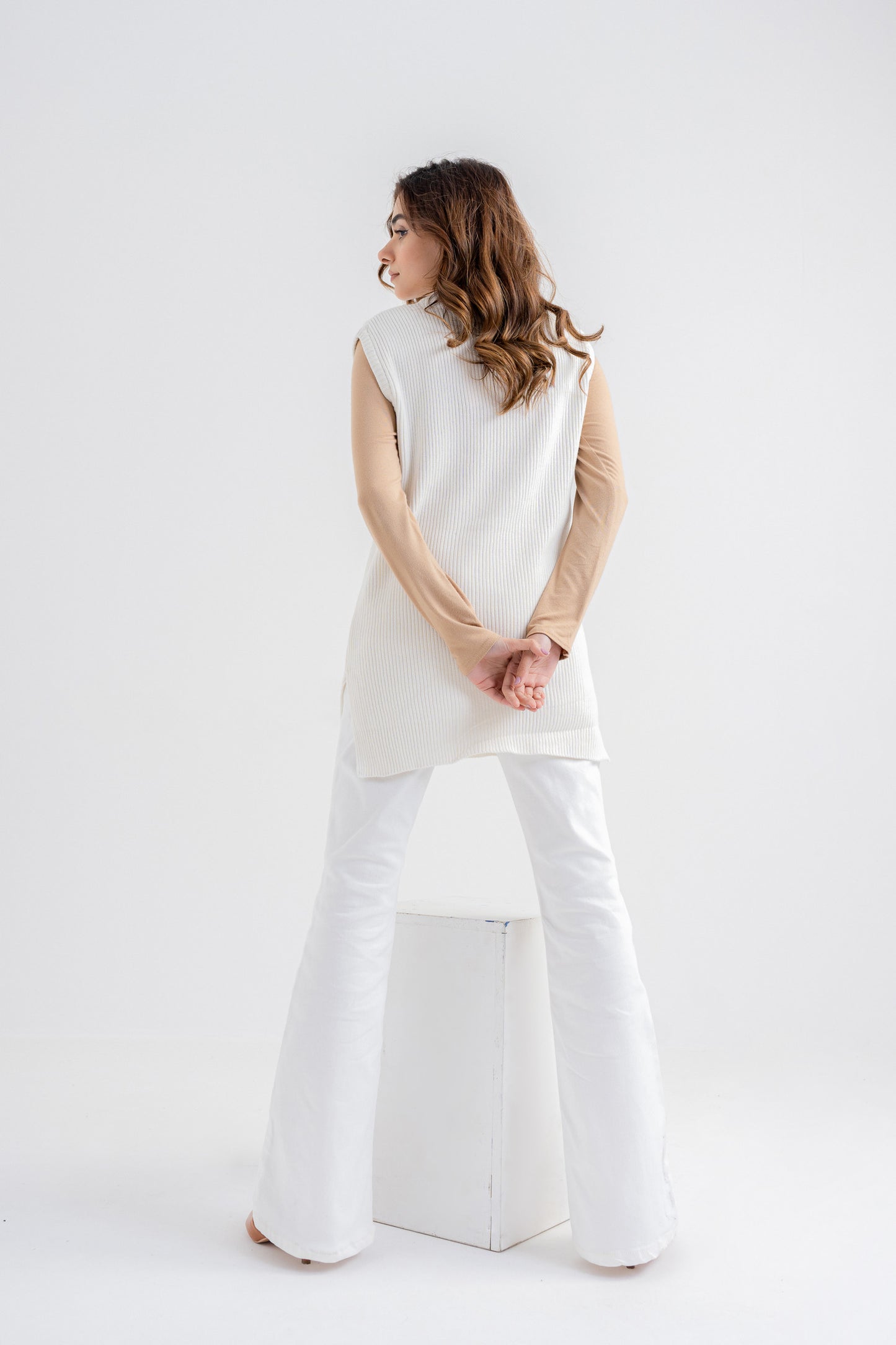 Sleeveless White Long Sweater