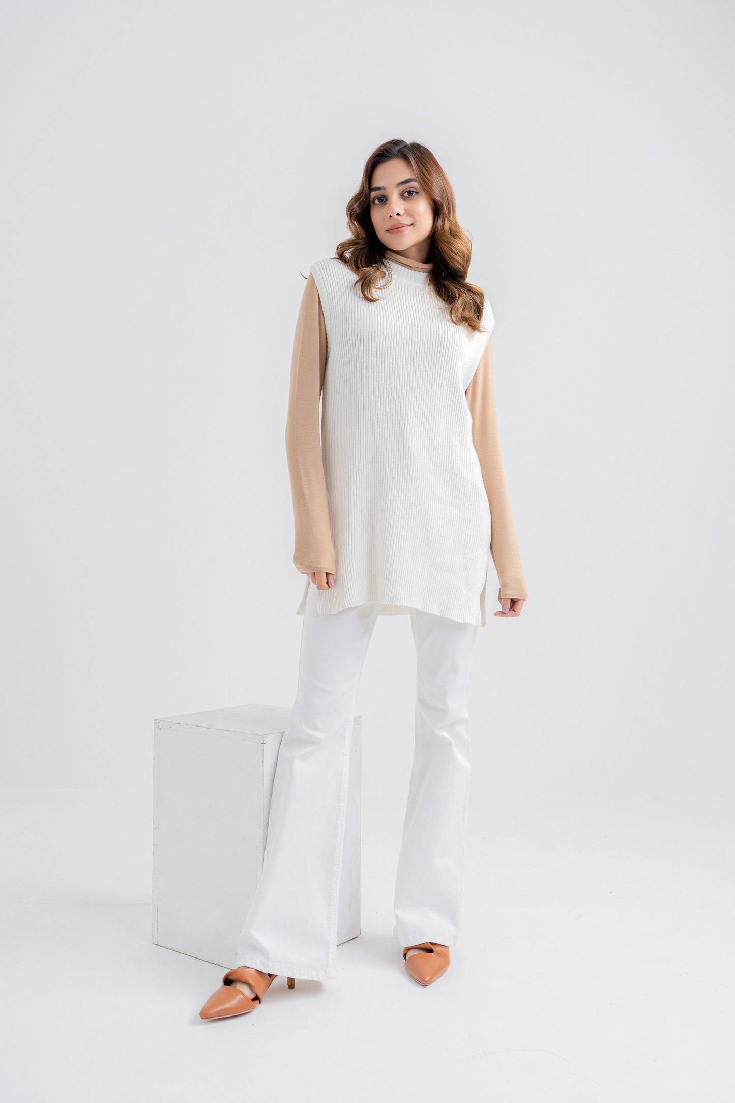 Sleeveless White Long Sweater