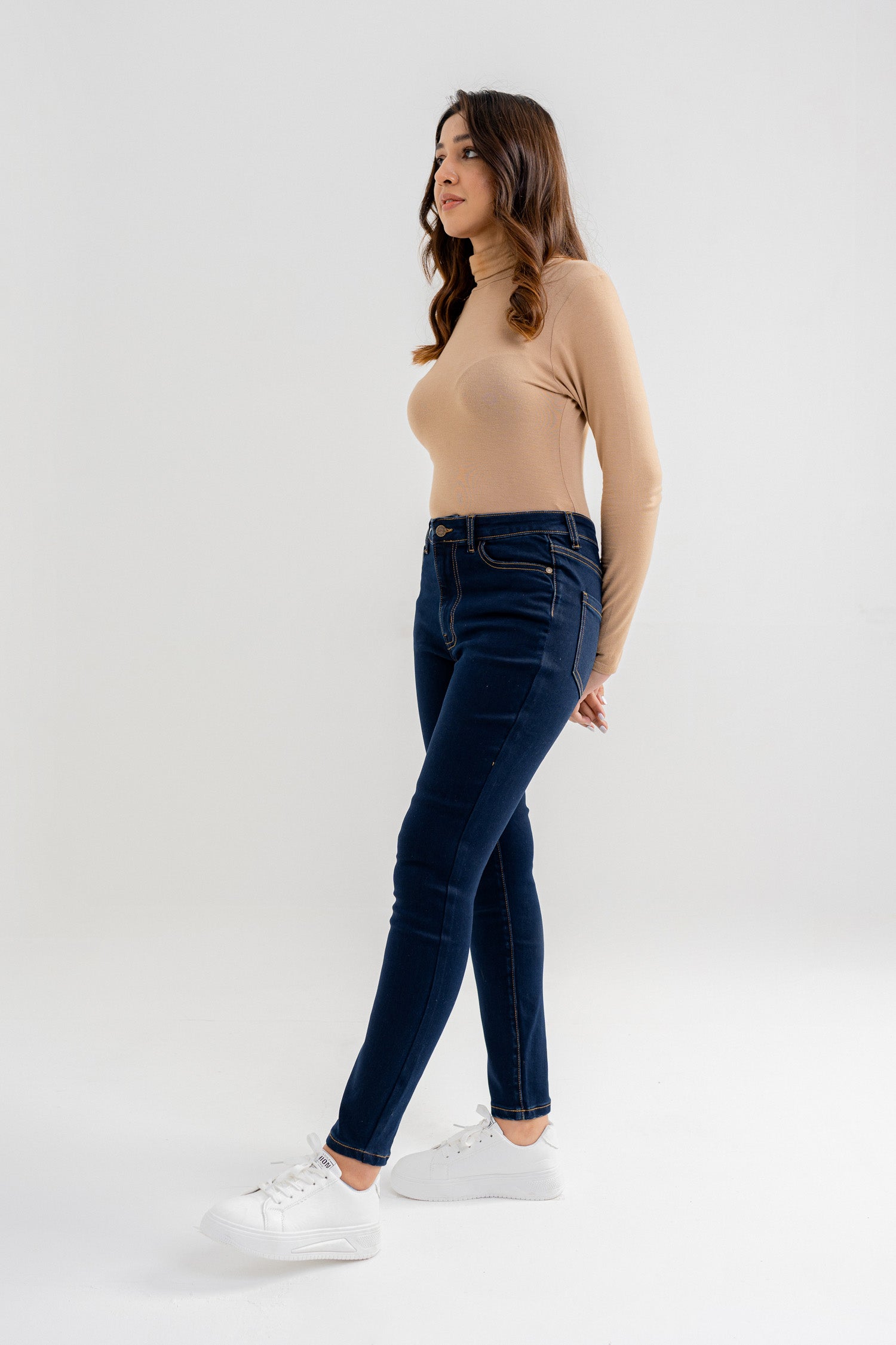 Amyra Basic Fit Jeans