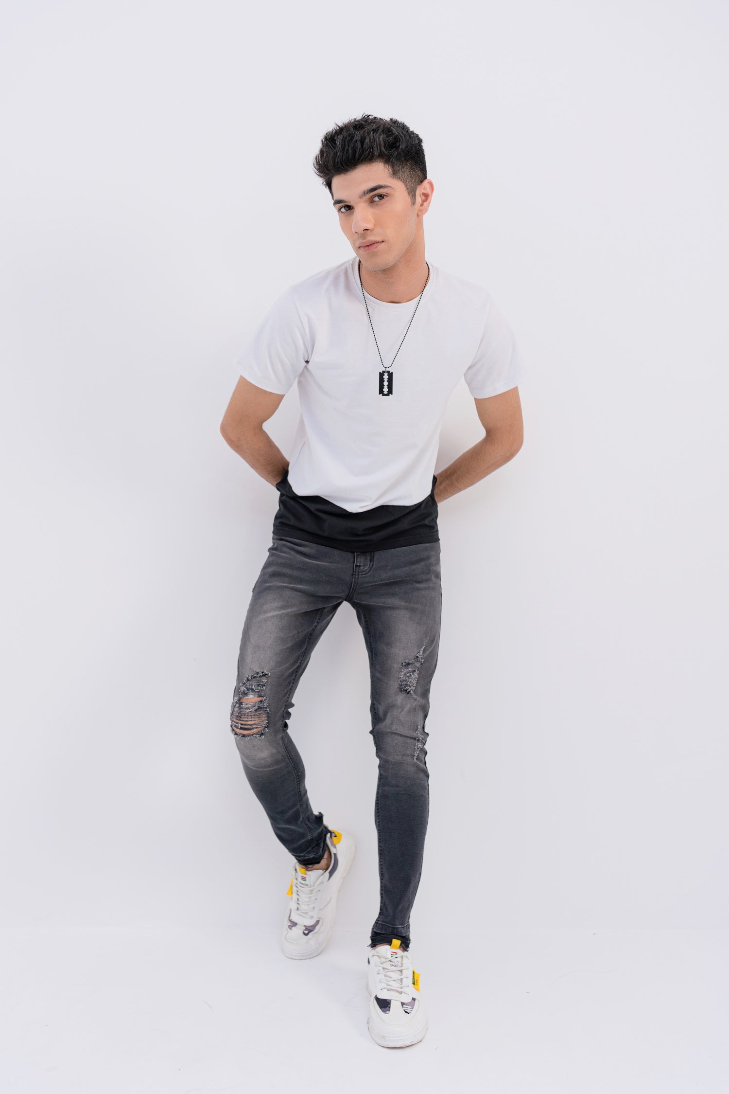 B&W Regular Fit T-shirt - Hustle N Holla