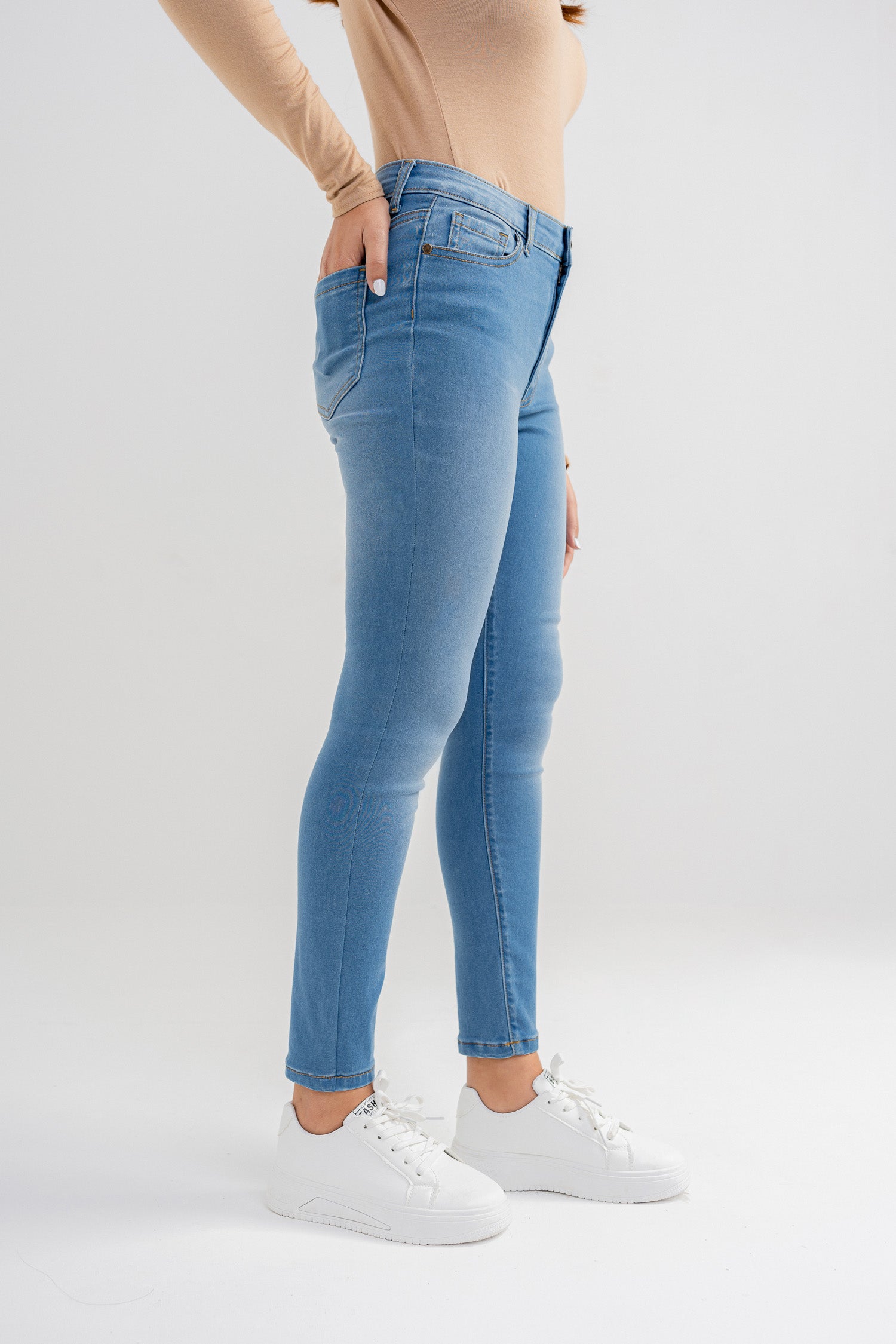 Elira Basic Fit Jeans