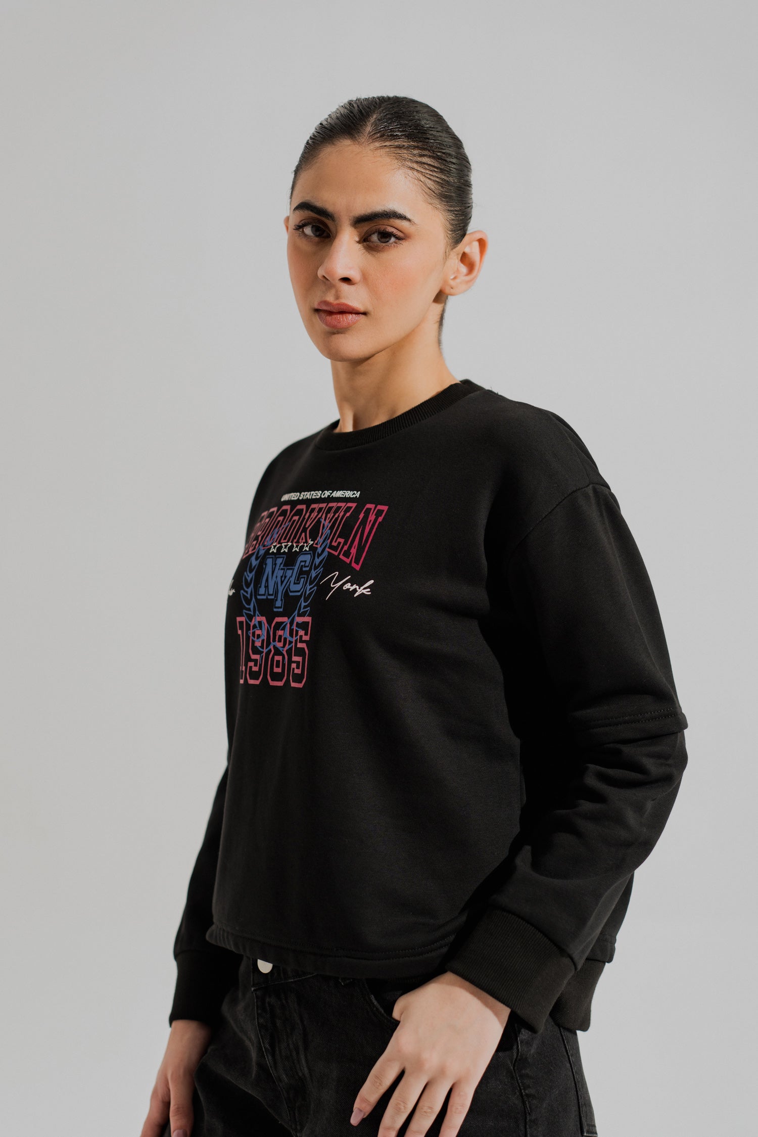 Black Relaxed Fit Cropped Graphic Sweatshirt - Hustle N Holla