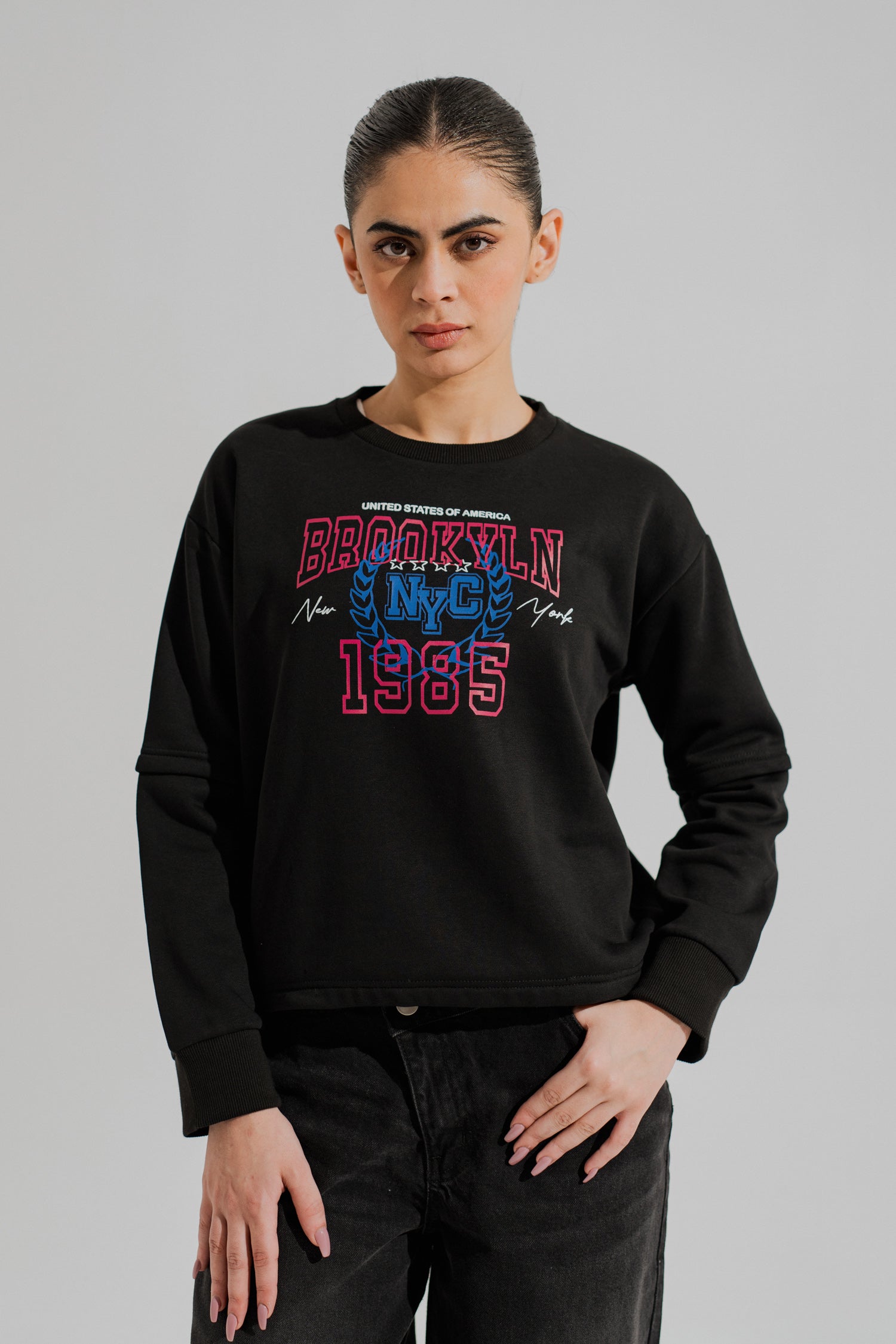 Black Relaxed Fit Cropped Graphic Sweatshirt - Hustle N Holla
