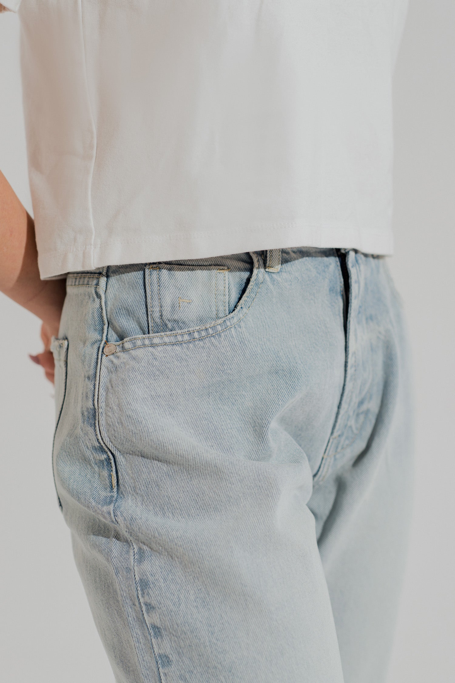 Light Wash Five Pocket Ripped Jeans - Hustle N Holla