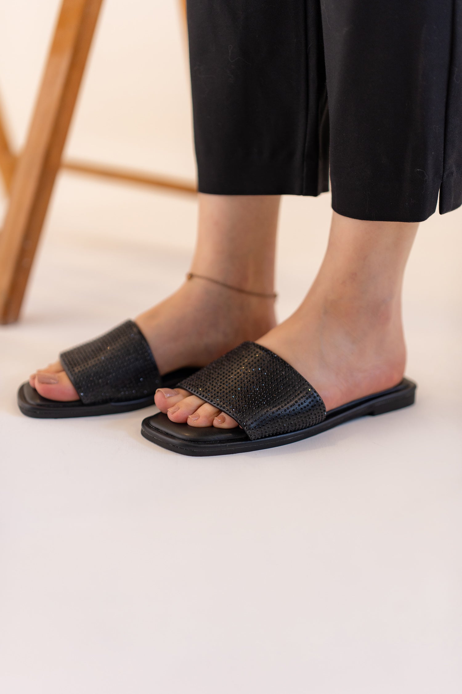 Classic Black Flat - Hustle N Holla