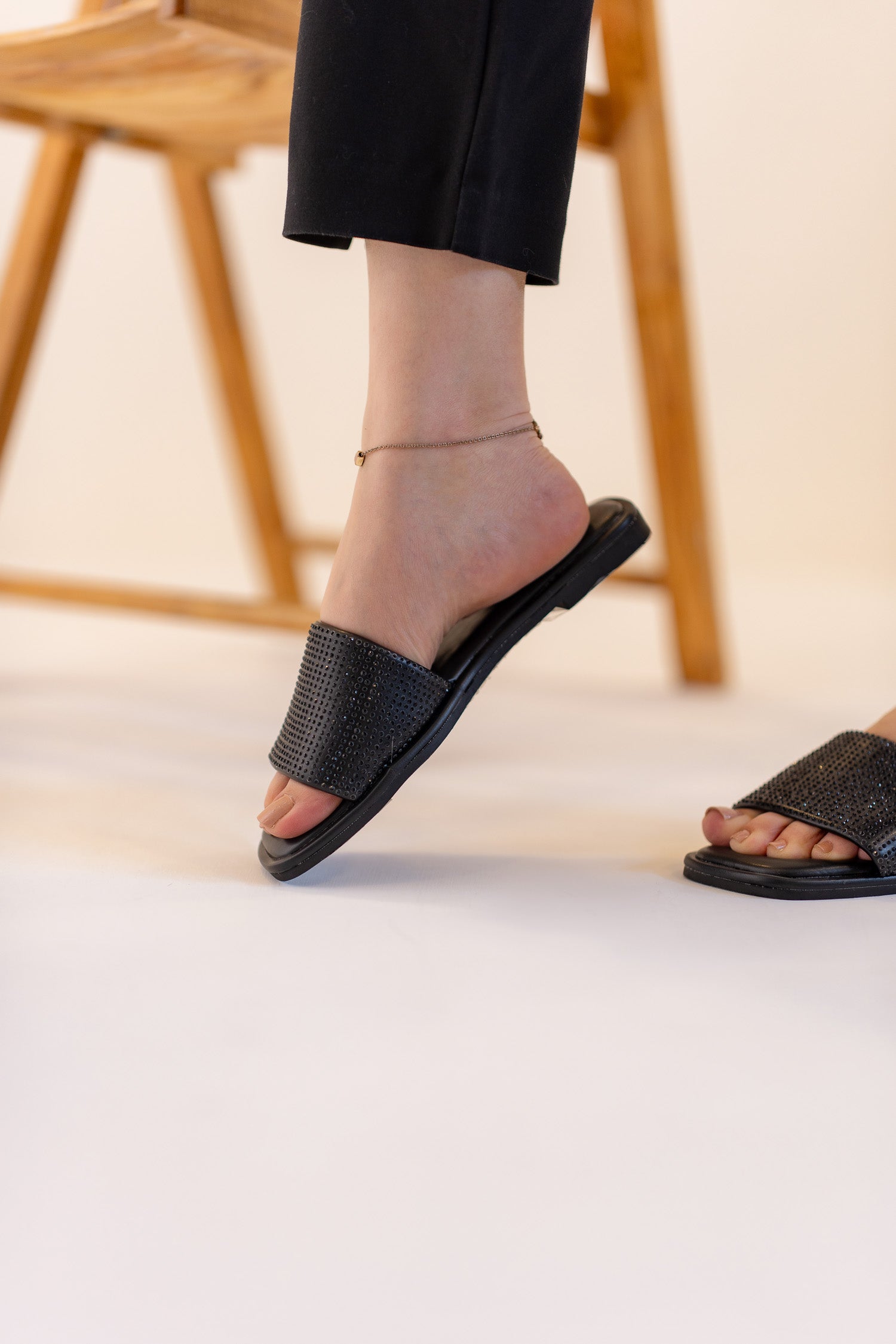 Classic Black Flat - Hustle N Holla