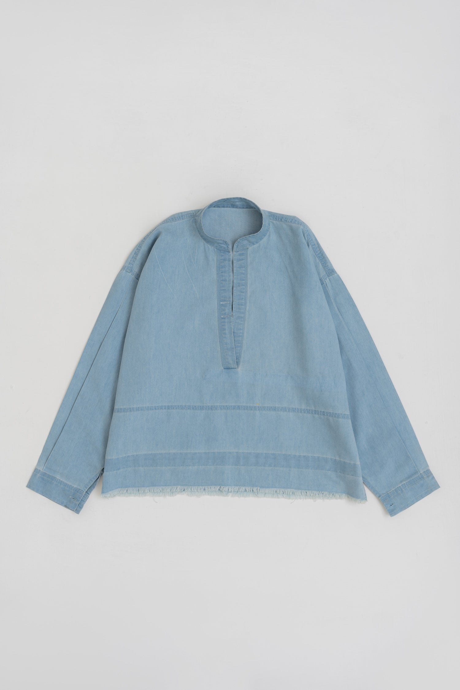 LIGHT WASH BOXY FIT CHAMBRAY TOP