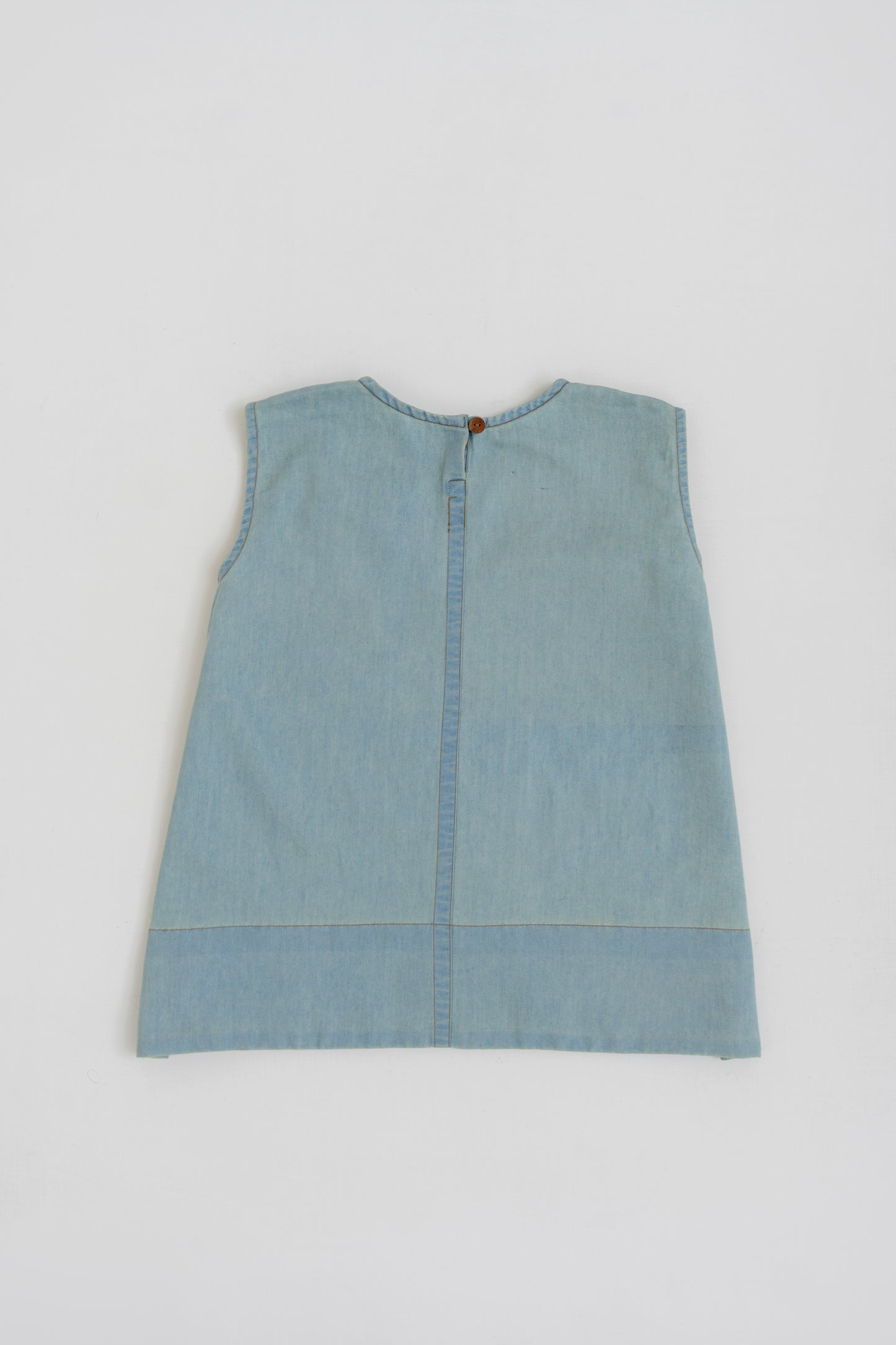 TINTED LIGHT WASH SLEEVELESS REGULAR FIT CHAMBRAY TOP - Hustle N Holla