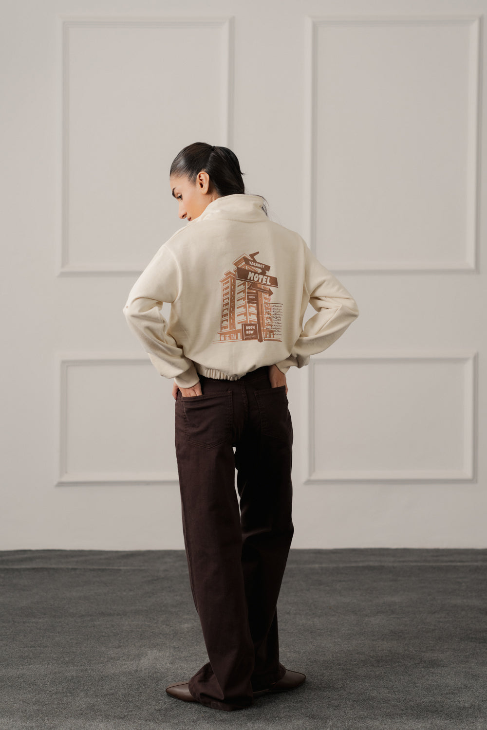 Beige Relaxed Fit Mock Neck Graphic Sweatshirt - Hustle N Holla