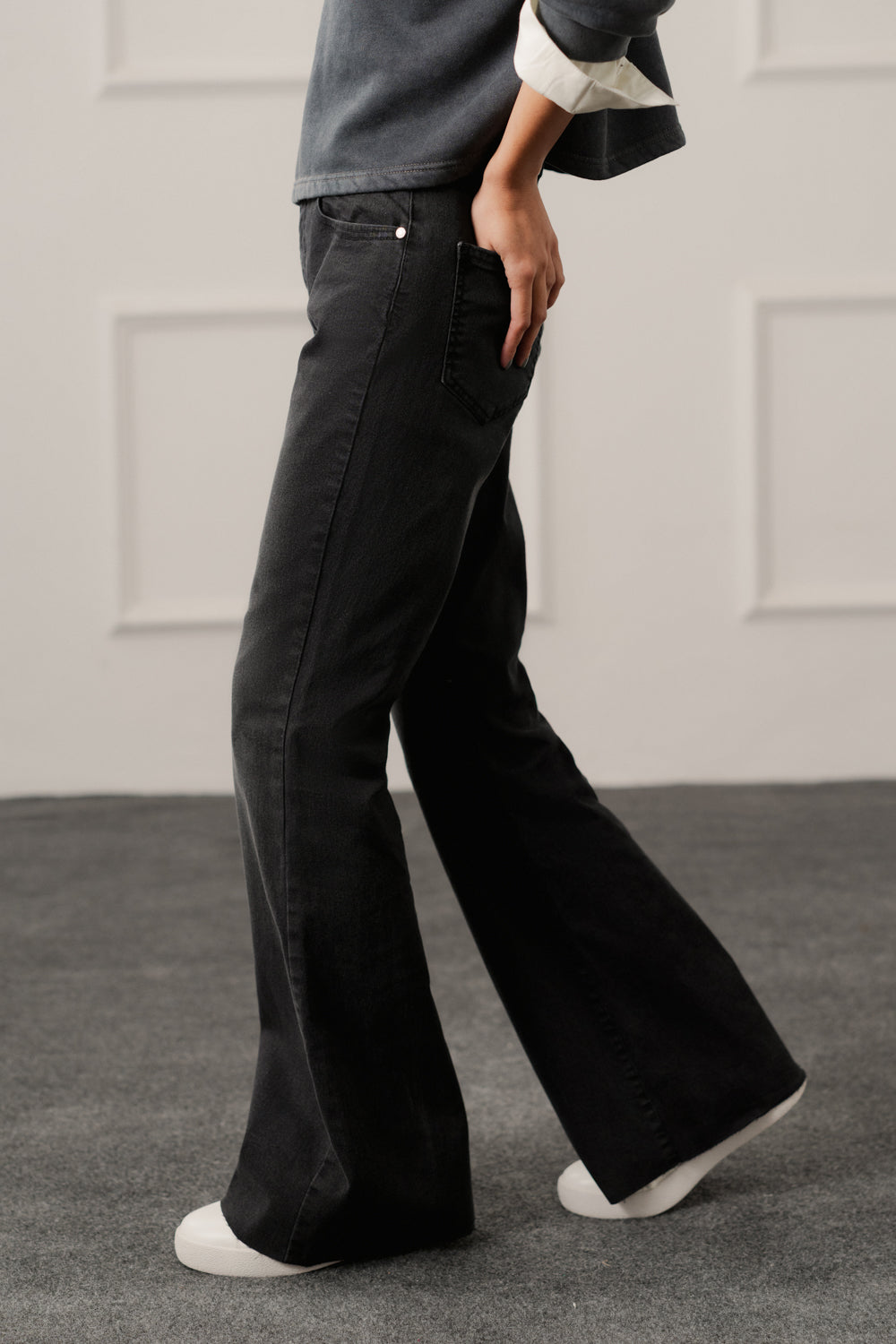 TUMMY SHAPER Black Mid Rise Flared Jeans