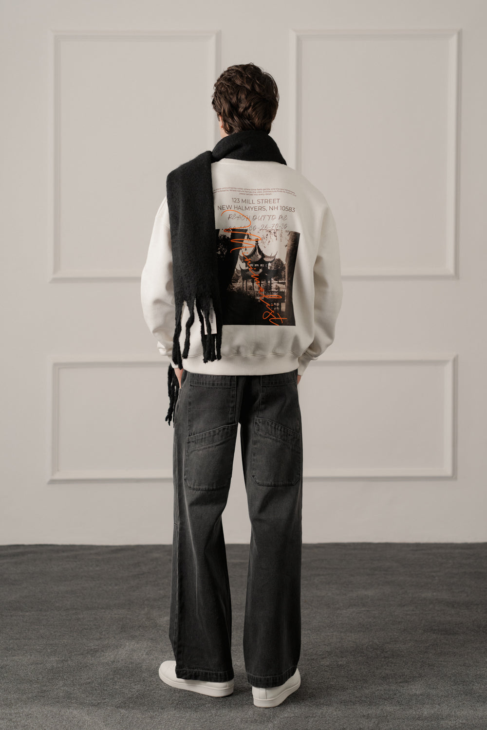 White Relaxed Fit Graphic Sweatshirt - Hustle N Holla