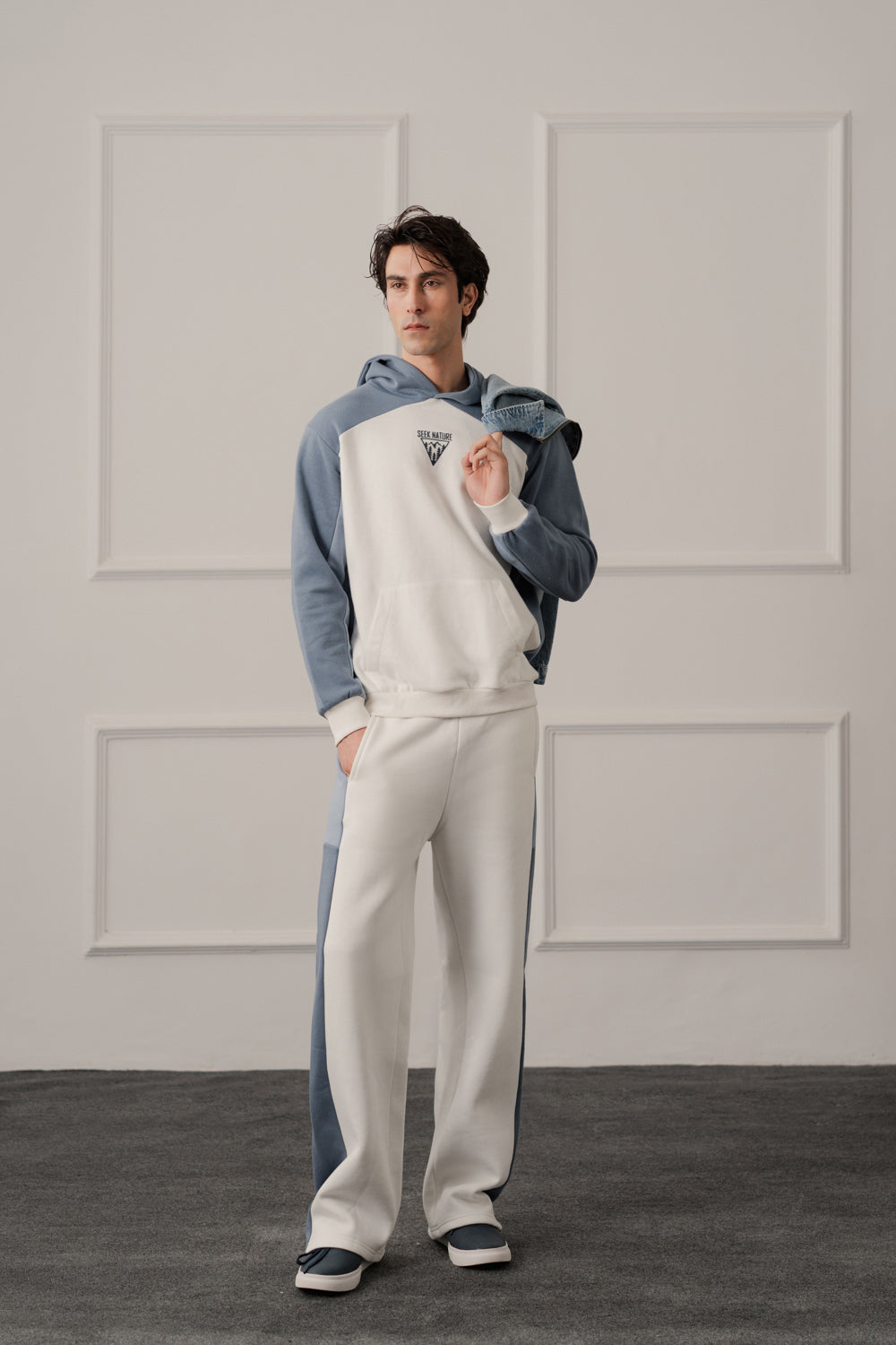 White Relaxed Fit Graphic Pull Over Hoodie - Hustle N Holla