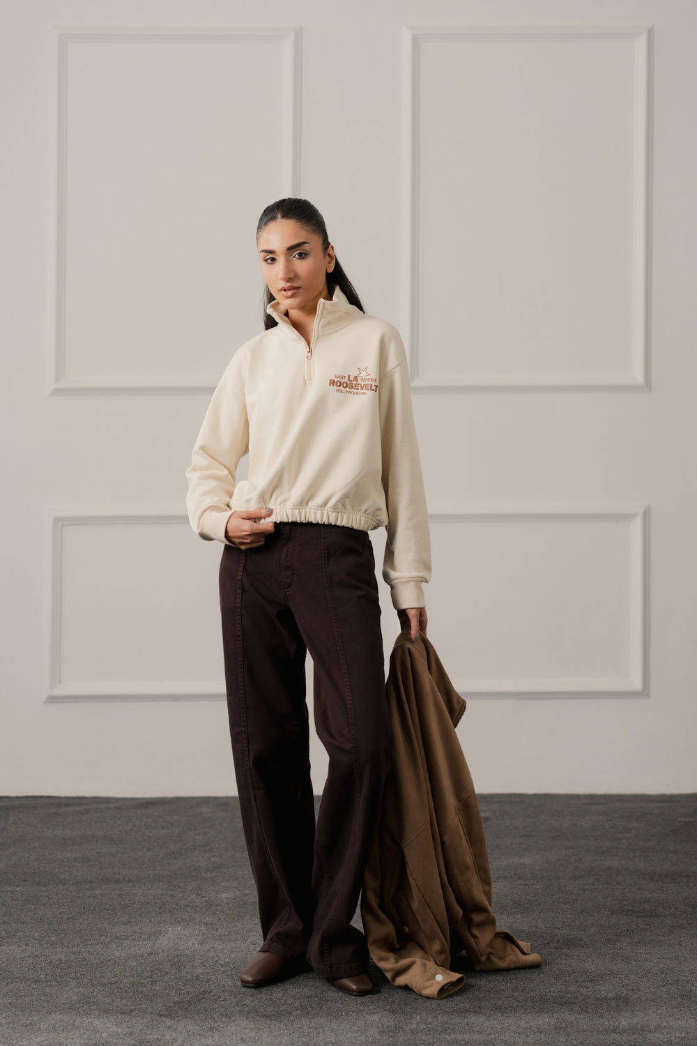 Beige Relaxed Fit Mock Neck Graphic Sweatshirt - Hustle N Holla