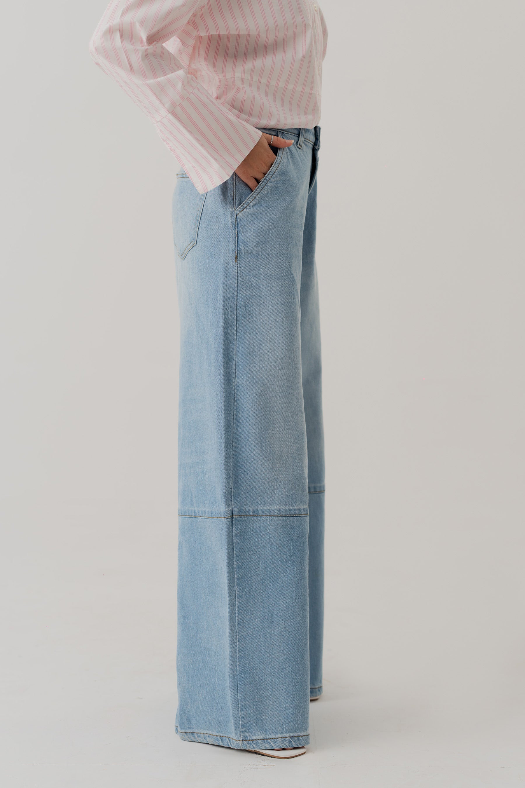 LIGHT WASH WIDE LEG DENIM JEANS - Hustle N Holla