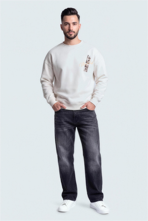 White Relaxed Fit Graphic Sweatshirt - Hustle N Holla