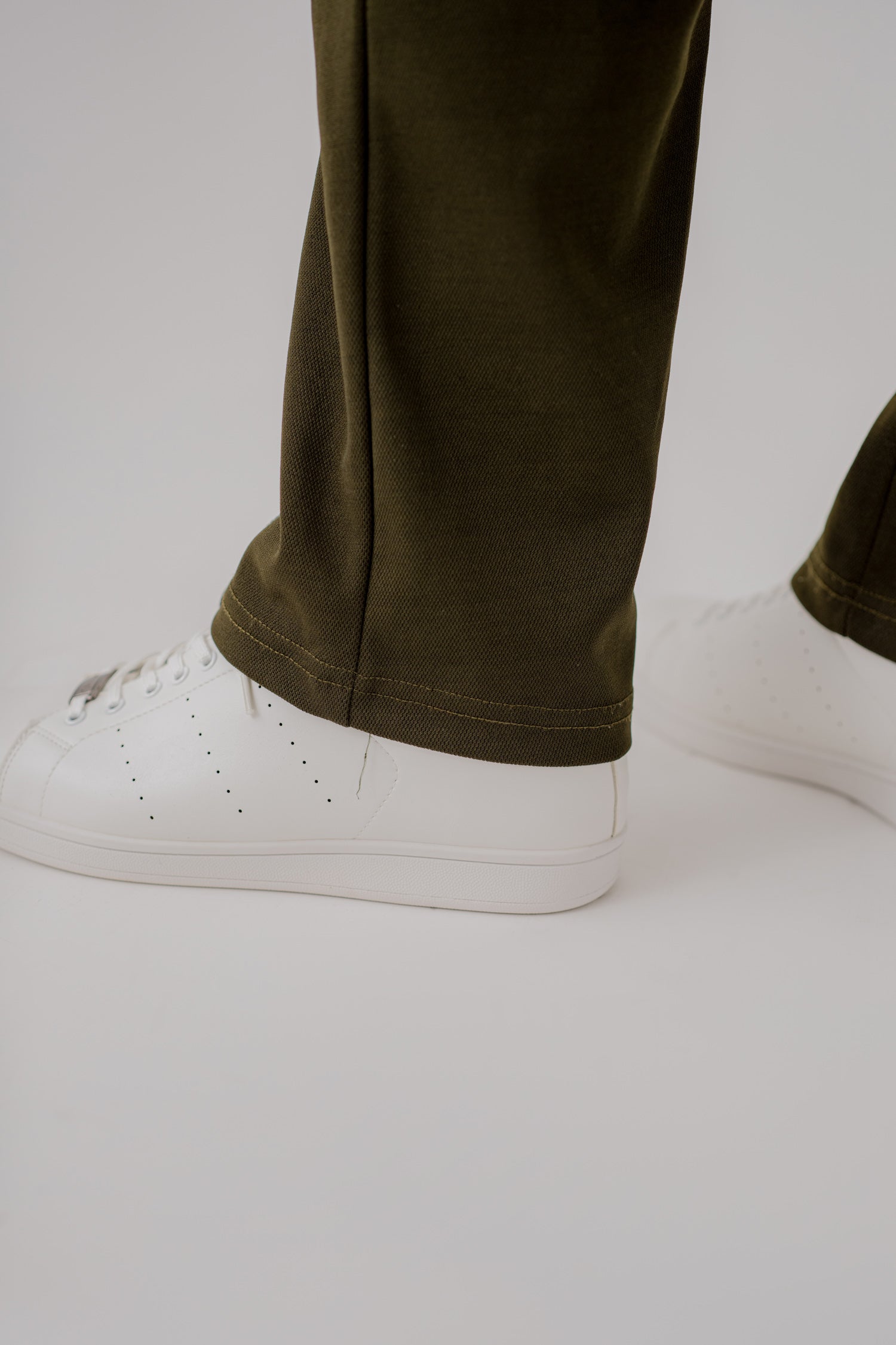 Textured Low Top White Sneakers - Hustle N Holla